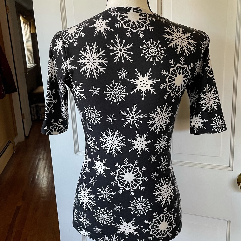 LuLaRoe Snowflake Top - Picture 11 of 13